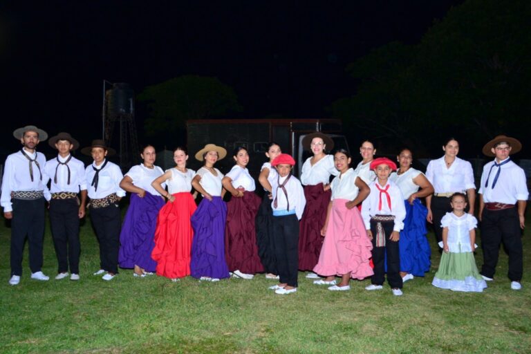 Con gran convocatoria, la escuela de Lucas Norte realizó una nueva edición del Festival del Gurí Campero