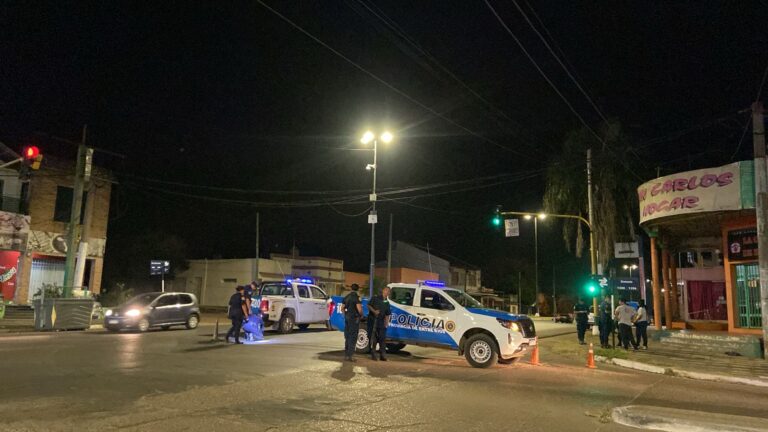 Grave accidente en San Lorenzo y Diamante: una mujer fue internada en UTI y el conductor quedó aprehendido