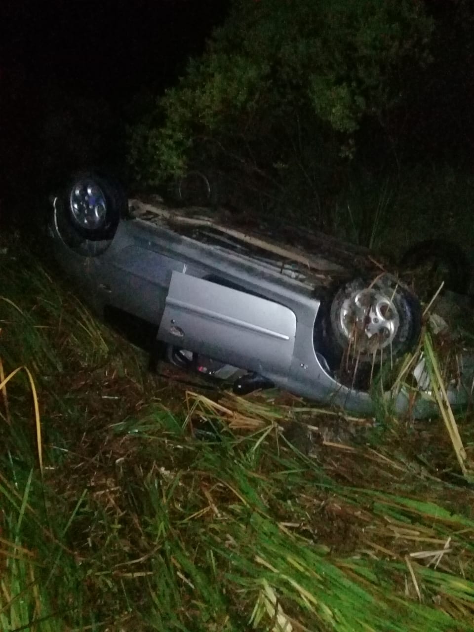 Accidente de tránsito en Autovía Artigas: despiste y vuelco sin lesionados