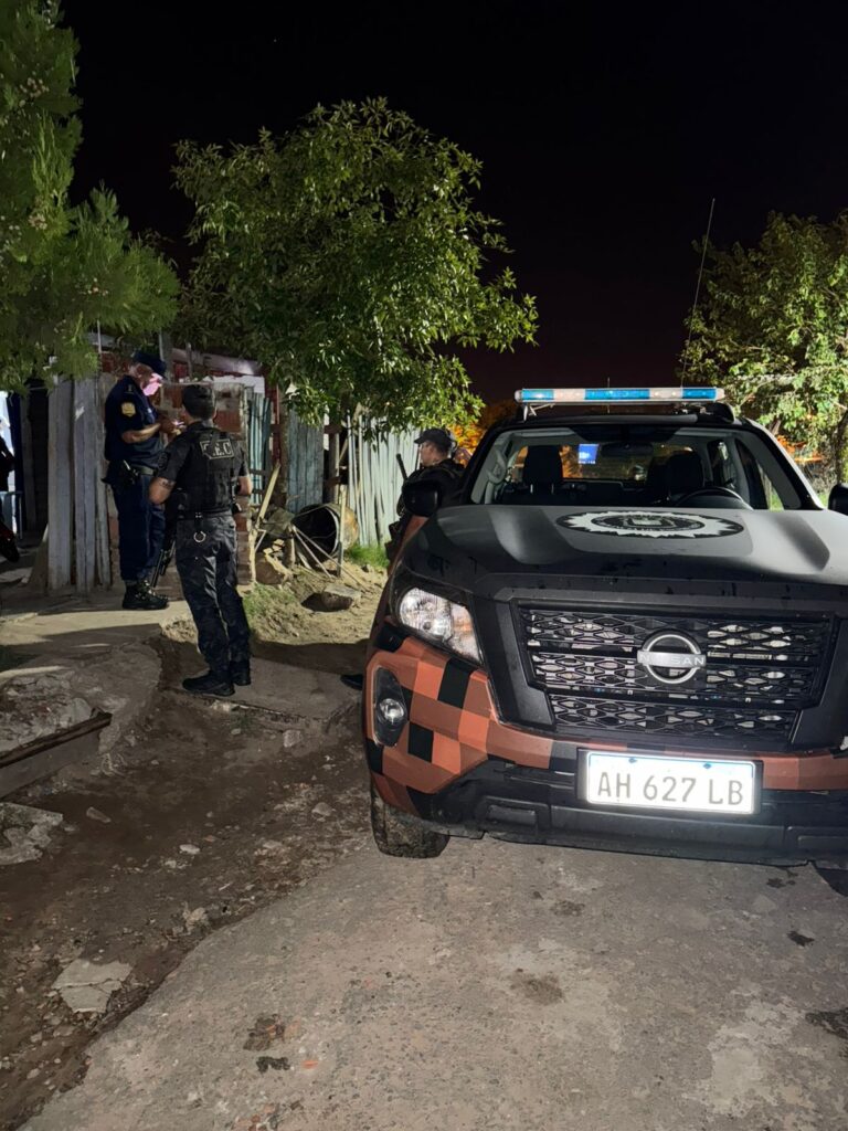 Violencia de género en la madrugada: detienen a un hombre con armas y cocaína tras agredir y amenazar a su pareja