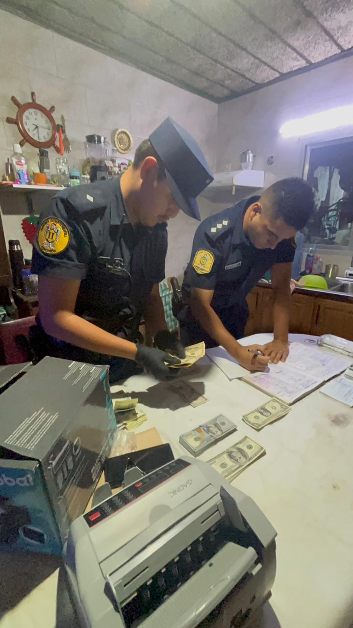 Allanamiento por presuntos préstamos indebidos: secuestran más de $2 millones y casi 10 mil dólares