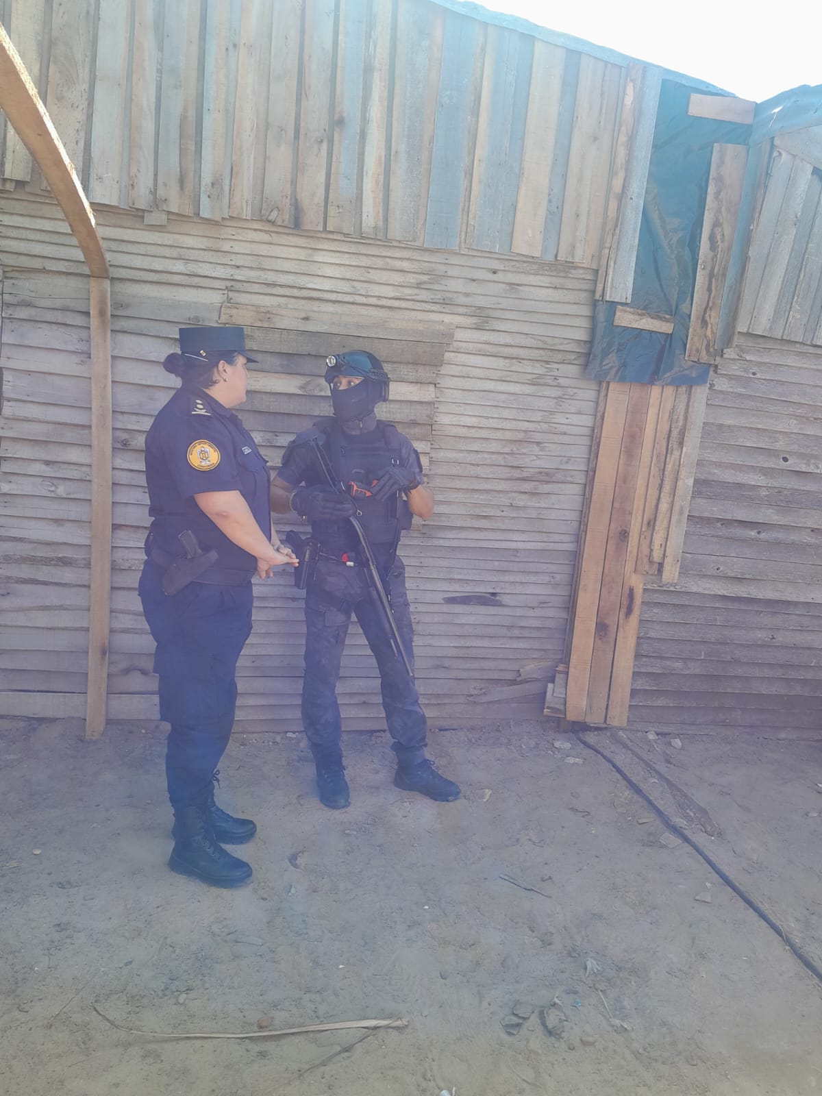 Narcomenudeo en el barrio Llamarada: Secuestraron 50 envoltorios de cocaína y detienen a tres personas