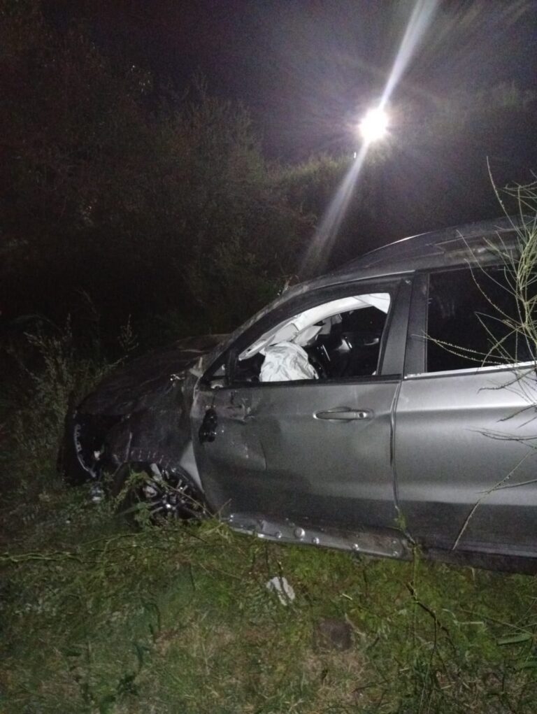 Una camioneta terminó debajo del Puente Frondizi tras un despiste