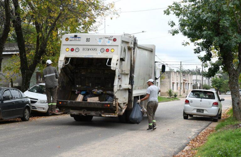 Servicio de recolección de residuos durante el feriado largo