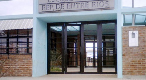 La Escuela Secundaria N°10 República de Entre Ríos informa que posee vacantes