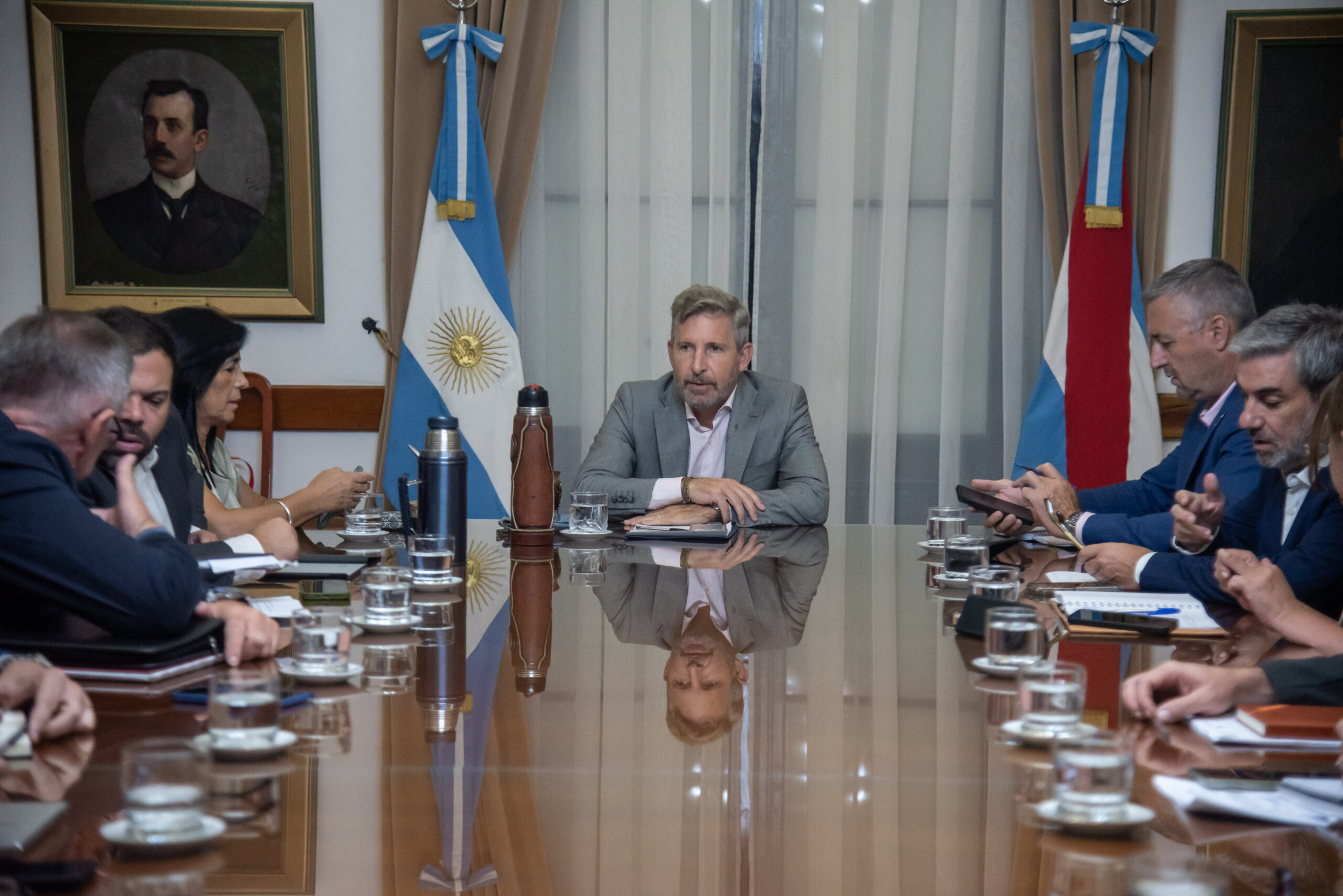 En gabinete, Frigerio monitoreó la ayuda de la provincia a las ciudades afectadas por el temporal