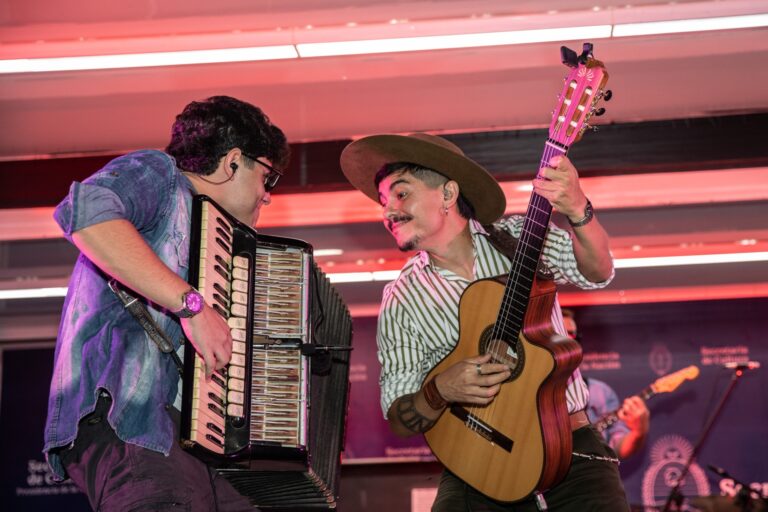 El escenario móvil de Ritmos Argentinos pasó por Colón y Galarza