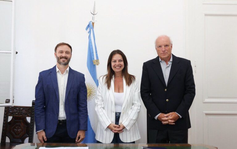 La Ministra Pettovello y el intendente Azcué firmaron convenio para incrementar la cobertura del Programa Centros de Familia