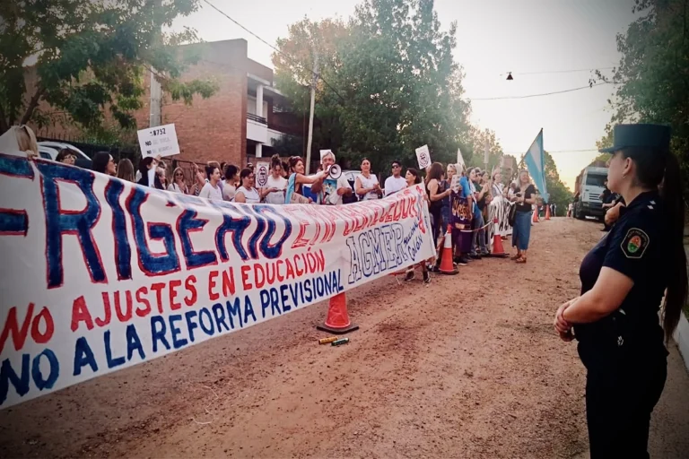 Bloque de diputados de JxER repudió agresiones sindicales contra Frigerio y legisladores en Colón