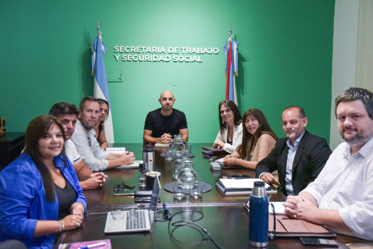 El Gobierno aborda el problema de las adicciones en ámbito laboral con el sector sindical