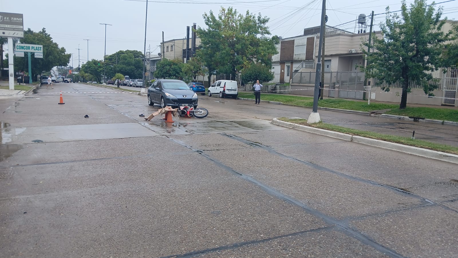 Motociclista murió tras violento choque contra una camioneta y un colectivo
