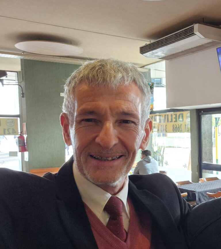 Azcué destroza la mejor política social para generar valores