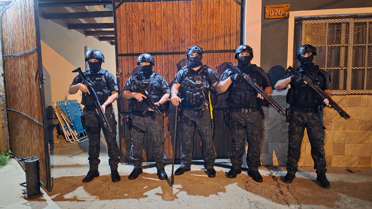 16 detenidos tras múltiples allanamientos por narcomenudeo en el barrio Martín Fierro