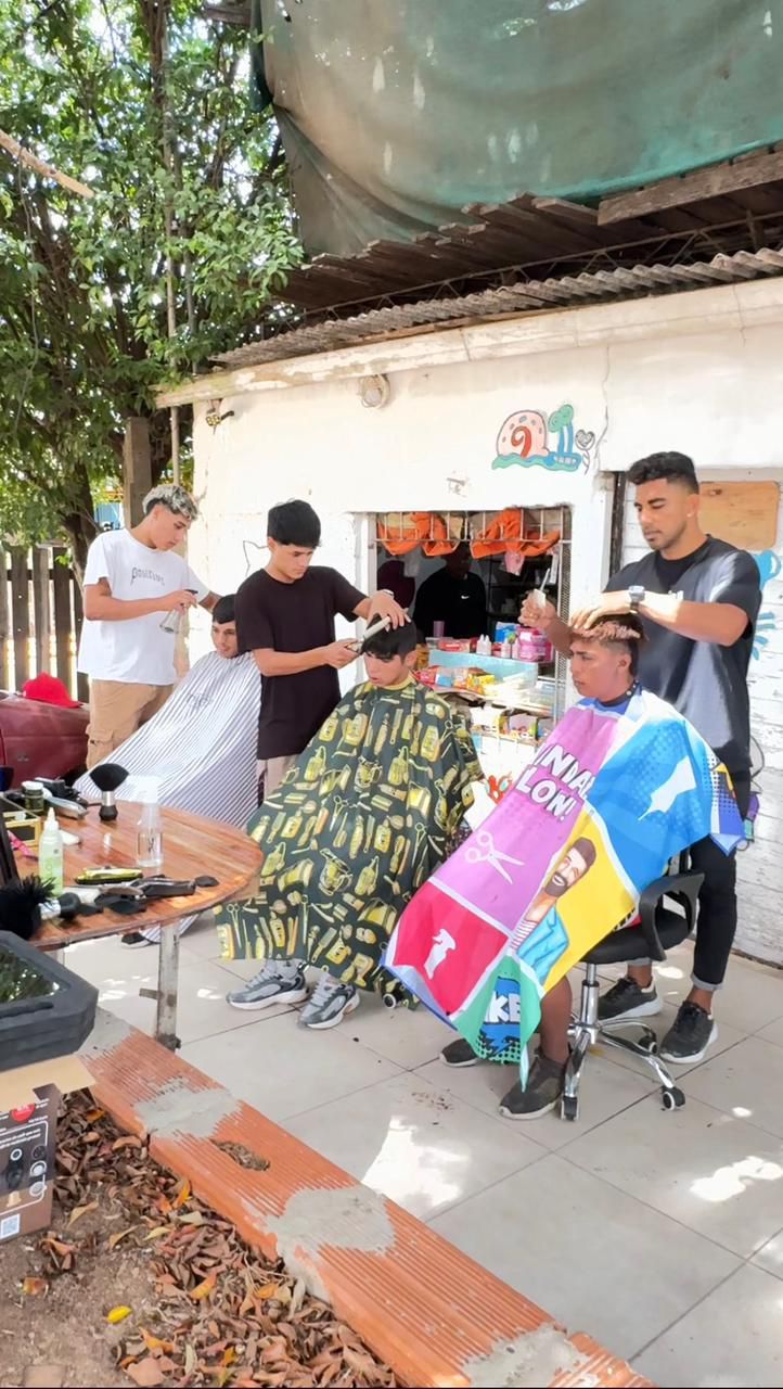 Jóvenes Barberos Solidarios: Un Gesto de Amor y Compromiso
