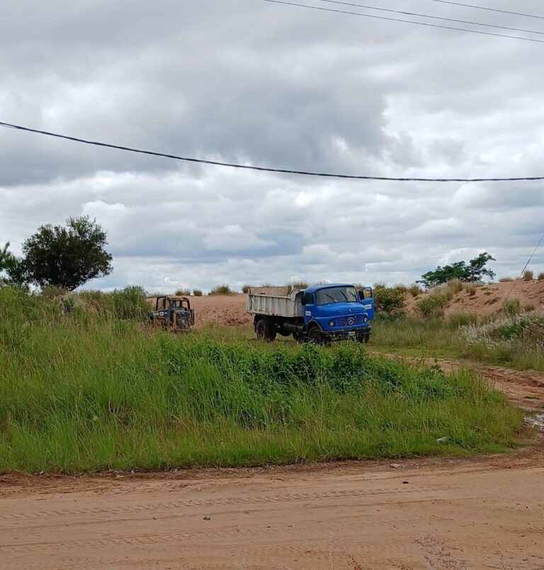 Vecinos denuncian depredación ambiental por extracción ilegal de arena en El Arenal