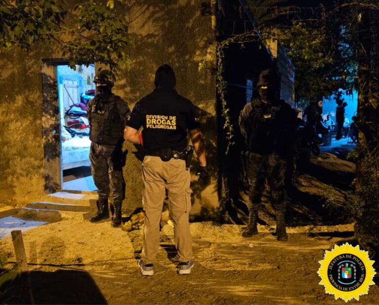 Allanamientos por narcomenudeo en Federal: Tres personas detenidas