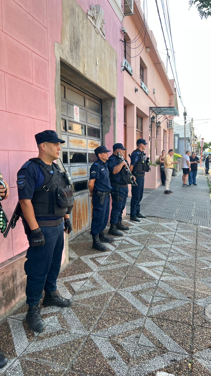Intervención policial en el Sindicato de la Fruta por un reclamo de la gente
