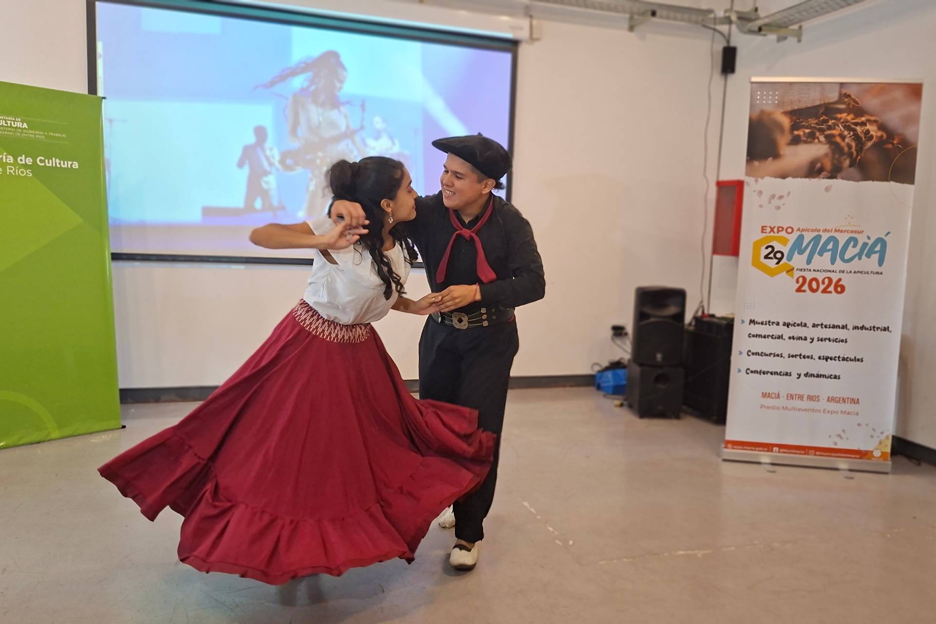 Invitan a disfrutar la Fiesta Nacional de la Apicultura en Maciá