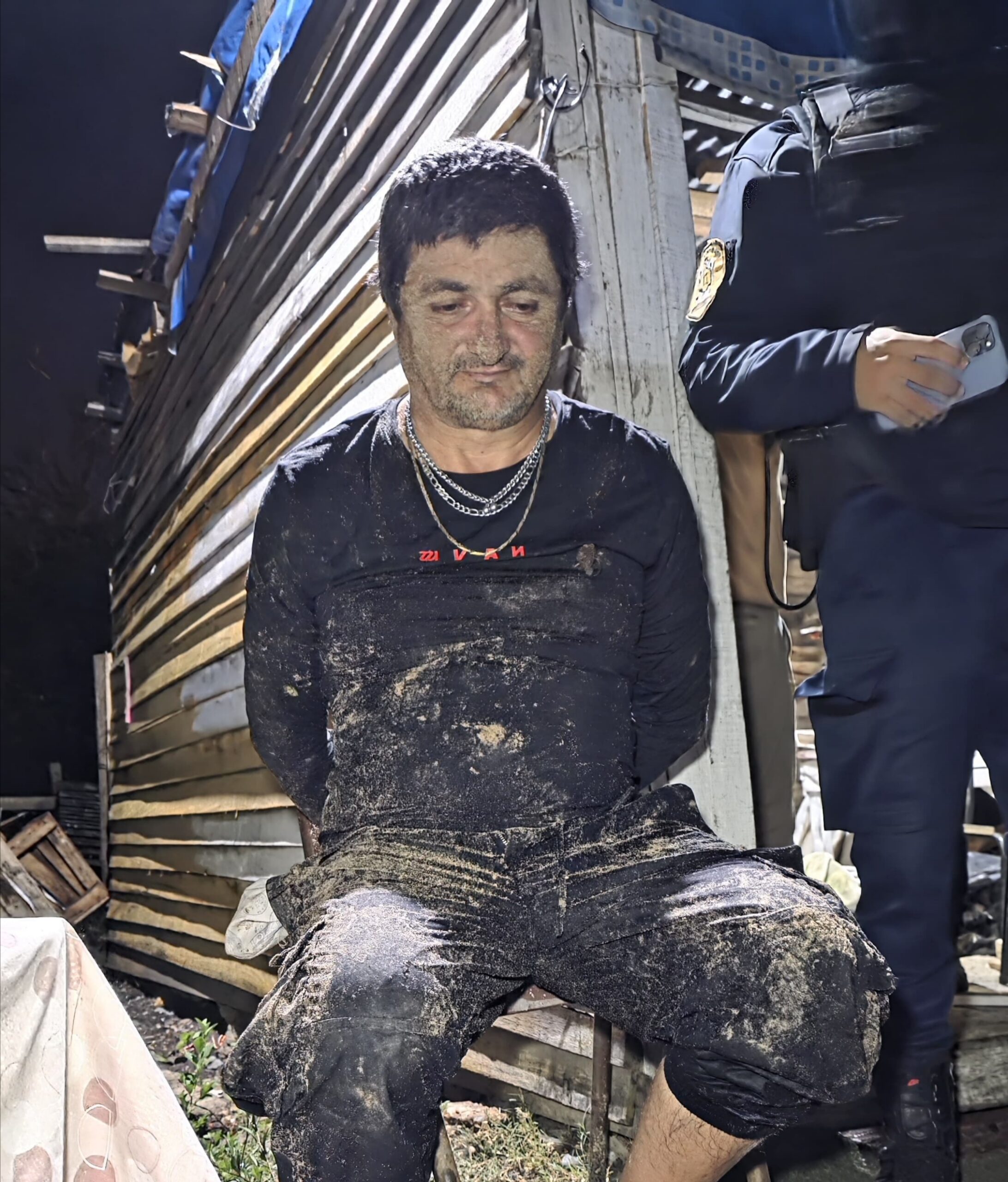 Detienen a un joven con droga, municiones y pedido de captura internacional en barrio Belgrano Sur