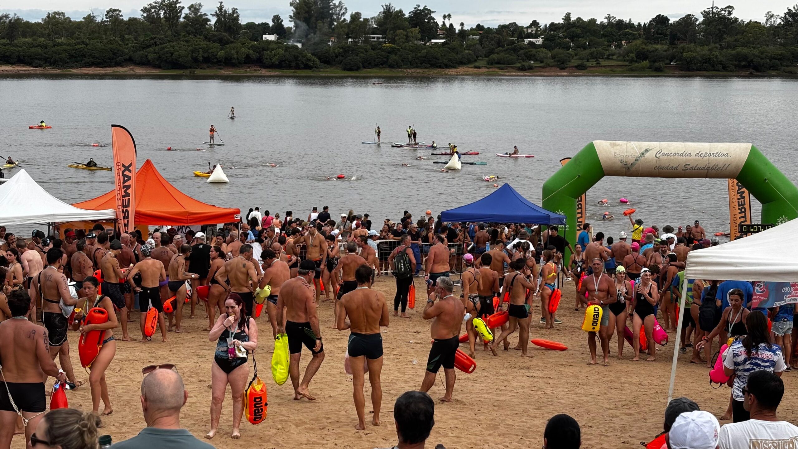 CODESAL acompañó la prueba de aguas abiertas “Salto – Concordia 5K” que reunió a 270 nadadores