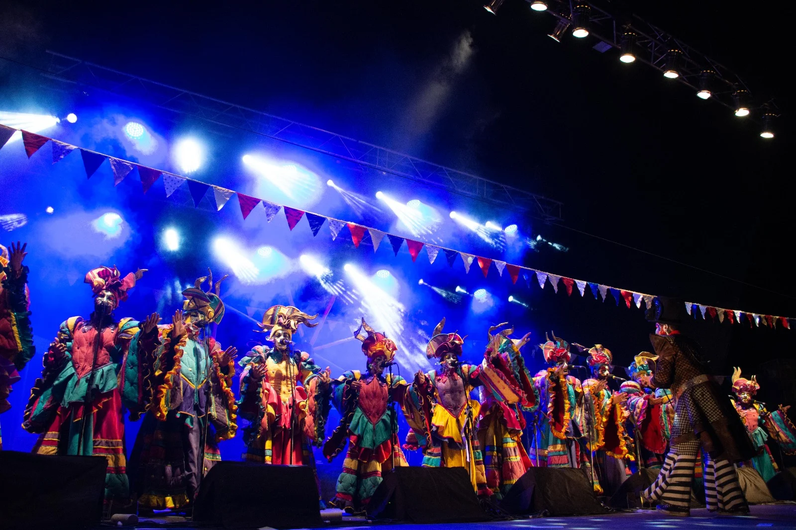 La murga uruguaya «Falta la Papa» llega a Concordia tras su consagración en Paysandú