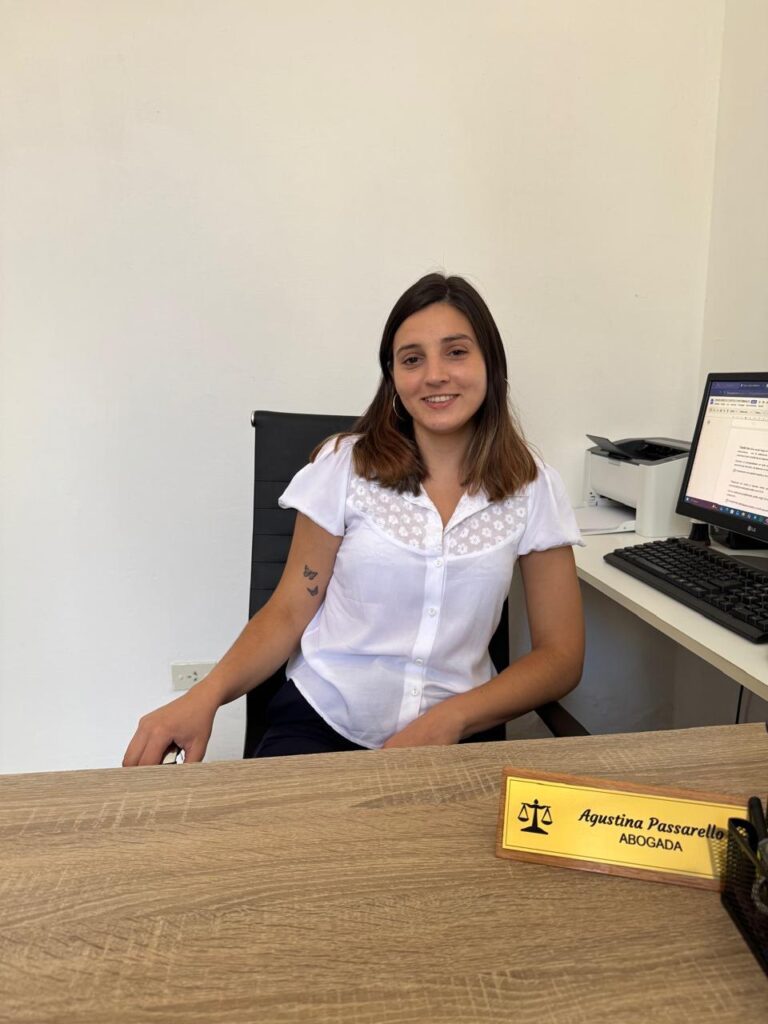 Ordenan a OSER cubrir al 100% audífonos a un afiliado tras un amparo judicial