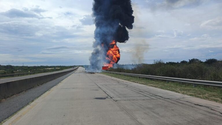 Choque entre camiones en la Autovía 14: corte total y demoras a la altura de Gualeguaychú