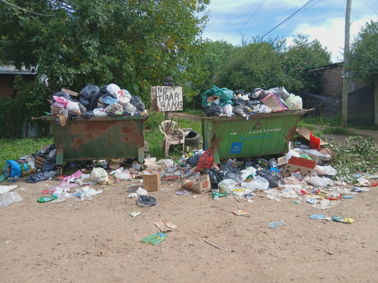 Reclamo vecinal en el Asentamiento La Blanca: denuncian falta de alumbrado y recolección de residuos