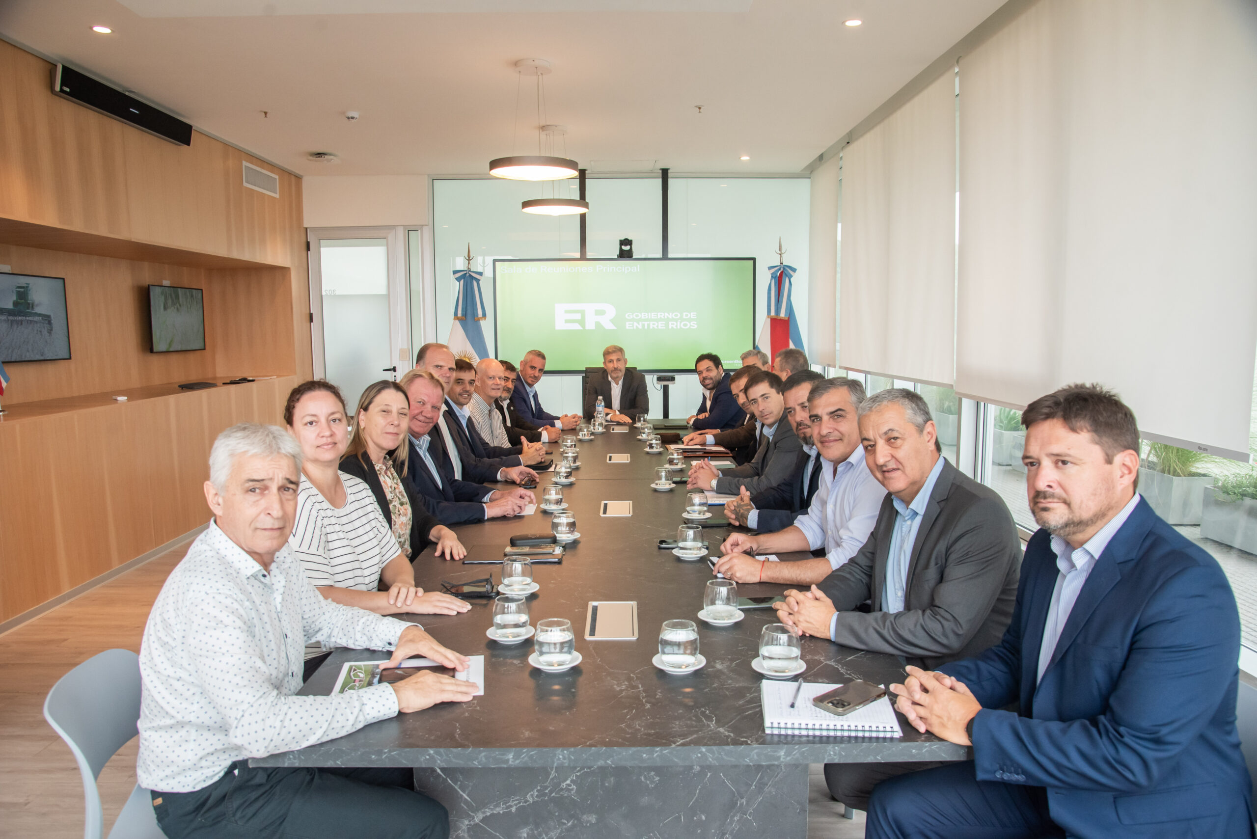 Frigerio se reunió con intendentes vecinalistas para optimizar la gestión