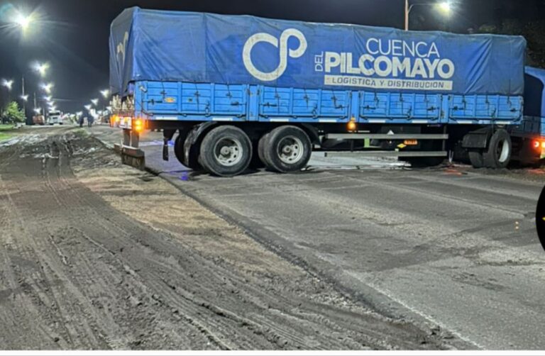 Tránsito interrumpido en Ruta 18 por camión atascado en San Salvador