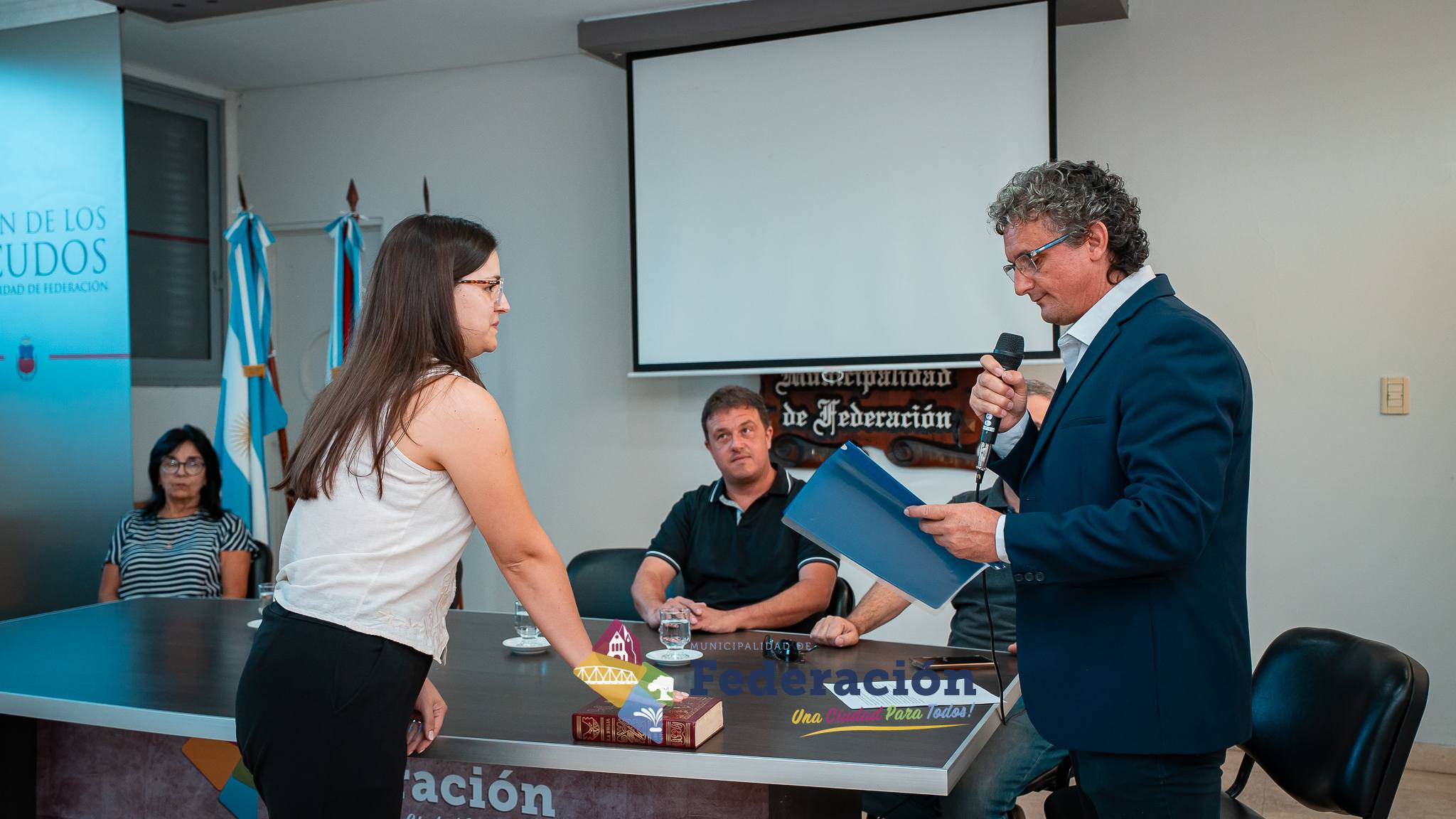 El Intendente de Federación tomó juramento a la Directora de Rentas