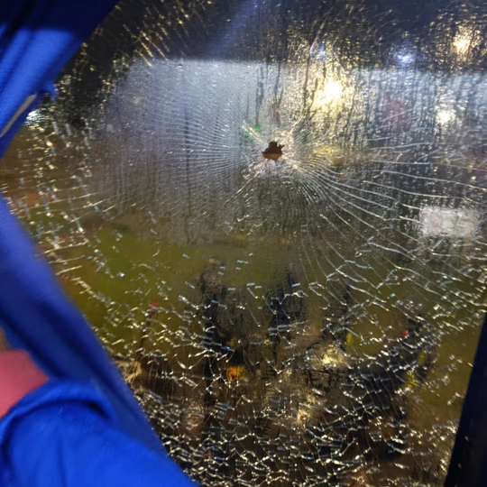 Violencia en la Copa Sudamericana: micros con hinchas de Tigre fueron baleados tras la victoria en Uruguay
