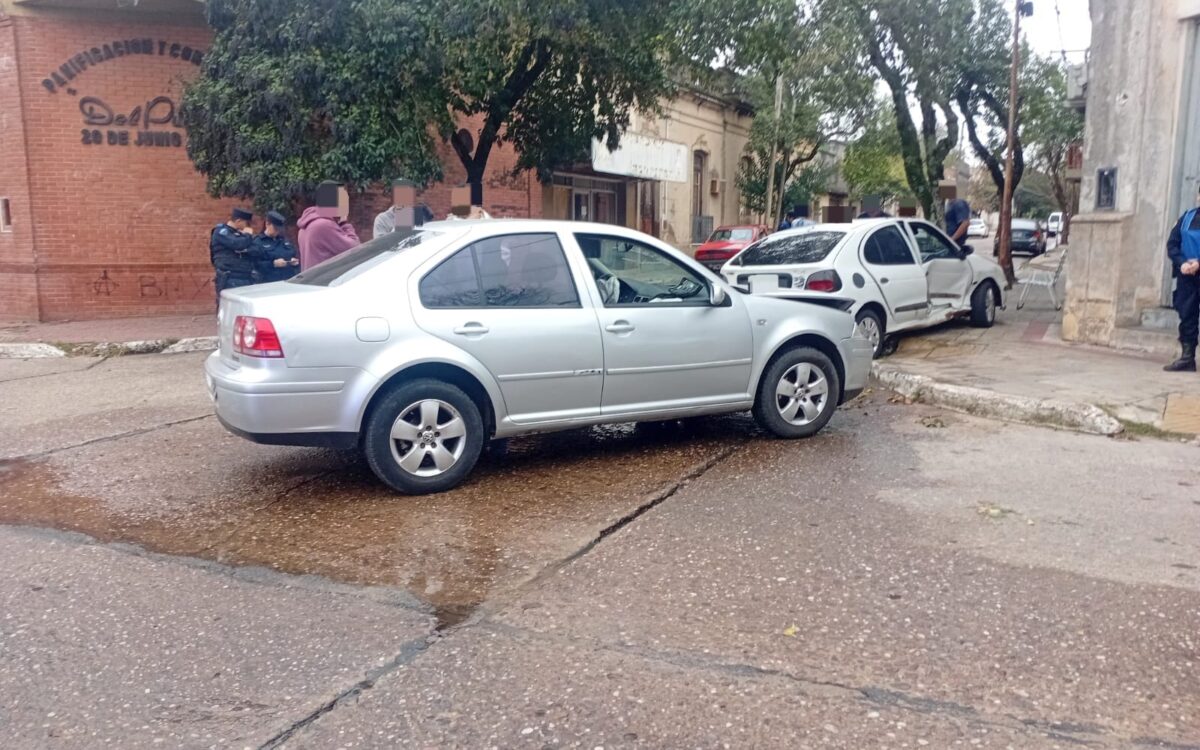 Choque entre dos autos: una niña de 2 años fue hospitalizada y un conductor dio positivo en el test de alcoholemia