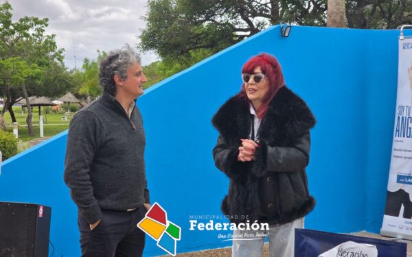 El Intendente Bravo acompañó en las Termas a la actriz Silvia Peyrou que presentó La Obra “Soy tu Ángel”